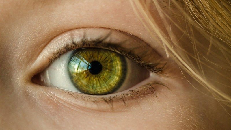 Herpès oculaire : comment le soigne-t-on ?